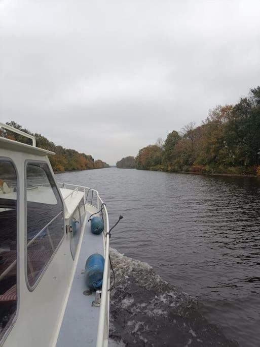 Suesses Motorboot - Bremen Ueberseestadt المظهر الخارجي الصورة