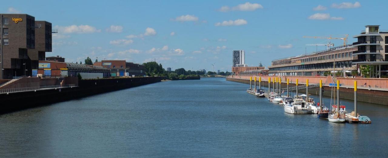 Suesses Motorboot - Bremen Ueberseestadt المظهر الخارجي الصورة