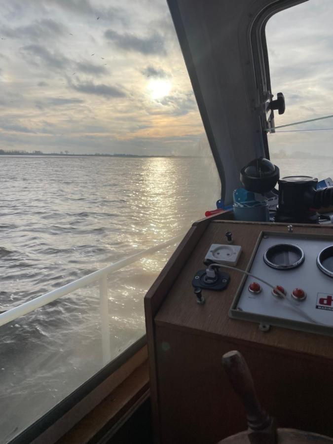 Suesses Motorboot - Bremen Ueberseestadt المظهر الخارجي الصورة