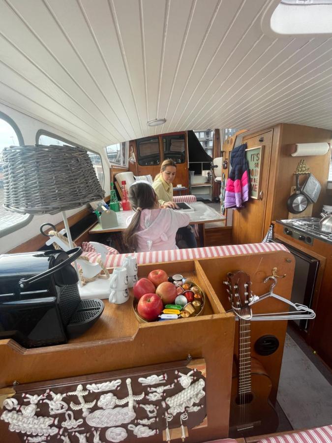 Suesses Motorboot - Bremen Ueberseestadt المظهر الخارجي الصورة
